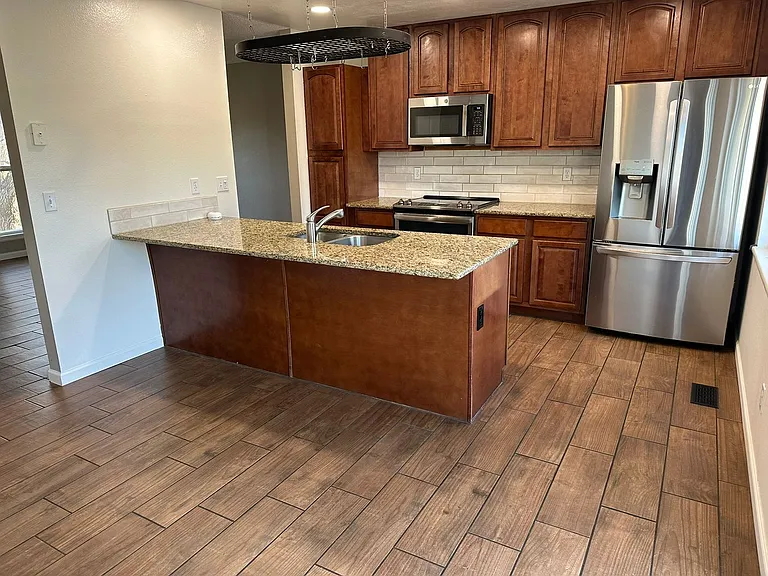 840 W Linden St — Photo 7