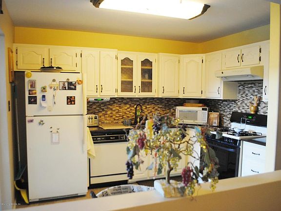 5th image of 23 Jennifer Pl #B