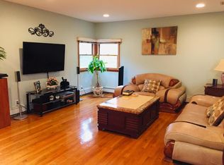 23 Magnolia St, Westbury, NY 11590