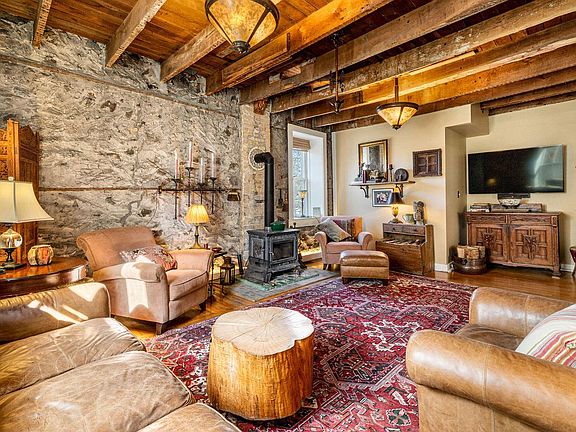 3rd image of 415 Green Bay ROAD