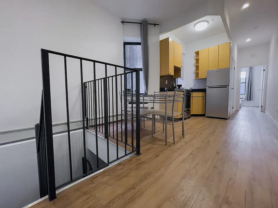 407 W 51st St #1E