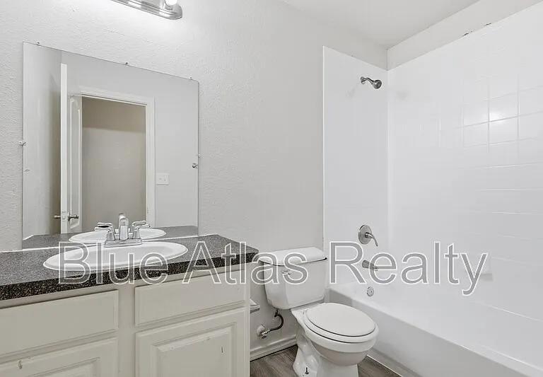 908 Drexel St #B — Photo 12