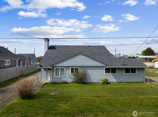 34 S 4th St, Pacific Beach, WA 98571