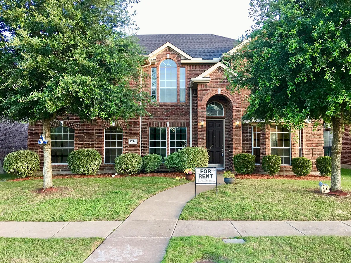 Building Photo - 1714 Tulare Dr