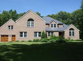 7 Pilgrim Cir, Tyngsboro, MA 01879