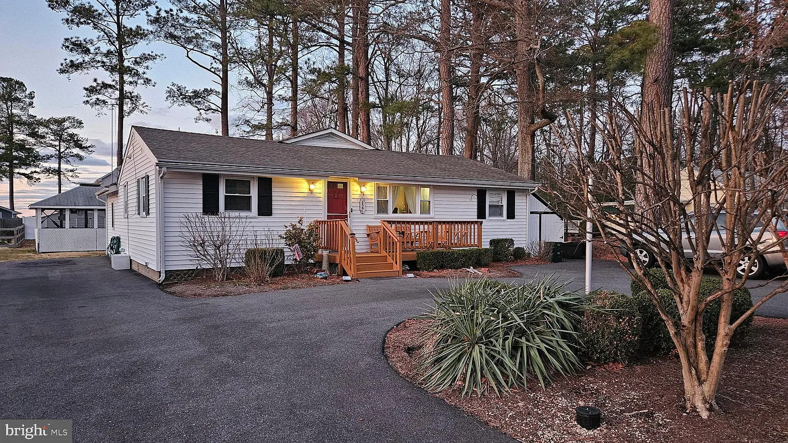654 Alabama Ave photo 1