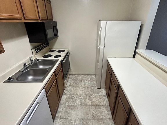 2nd image of 1901 Holleman Dr W APT 413