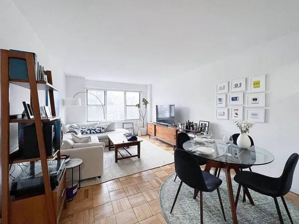 33 Greenwich Avenue image 2 of 7