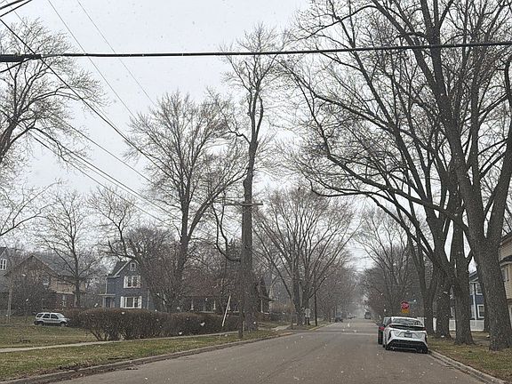 4th image of 119 S Russell Ave