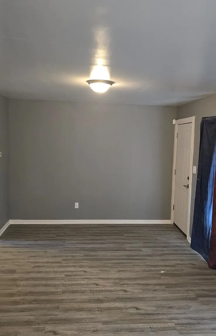 3 bed, 973 sqft, $1,300 — Photo 2