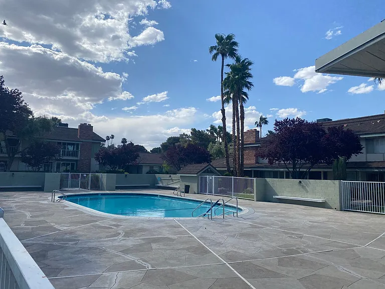 3016 El Camino Ave — Photo 19