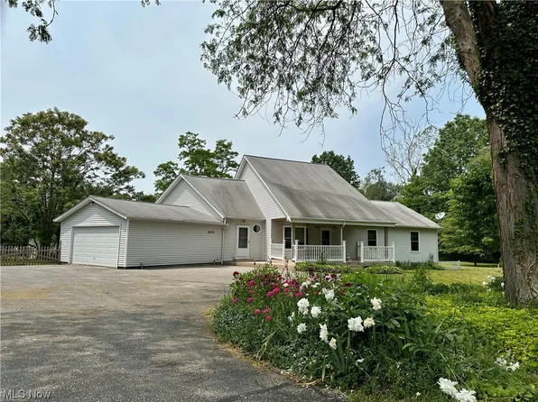 8976 Bluff Rd, Kirtland, OH 44094