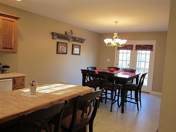 3rd image of 136 Pebble Dr