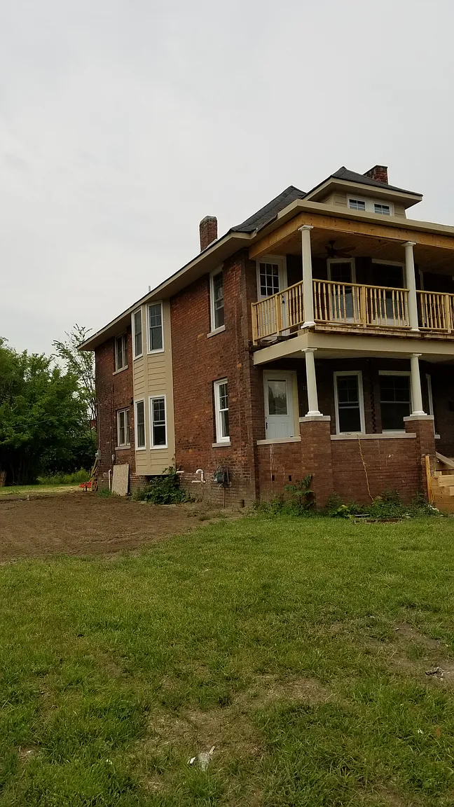 2225 Lothrop St photo 1