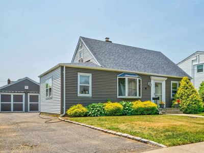 14 N Crescent Drive, Farmingdale, NY, 11735