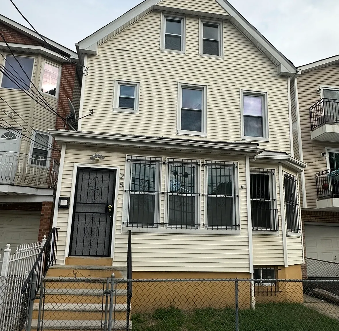 5 bed, 1525 sqft, $3,100 — Photo 1