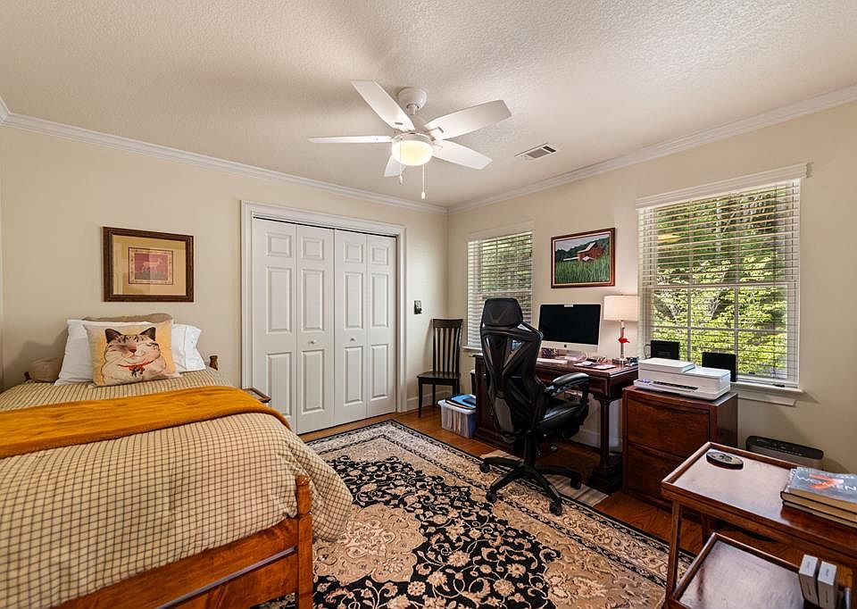 31st image of 270 Ausburn Rd