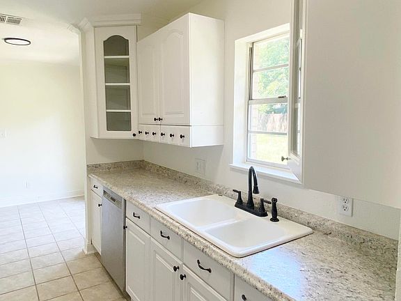 3rd image of 209 La Jodepa St