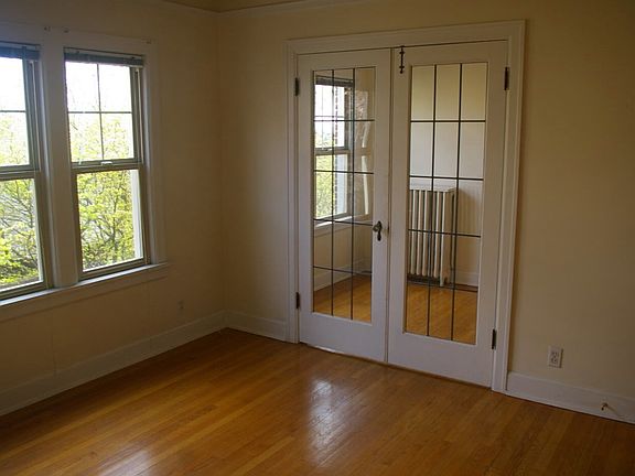 5th image of 5005 Phinney Ave N #206