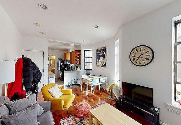 2nd image of 421 W 125th St APT 8