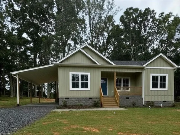 607 Kendall St, Eden, NC 27288