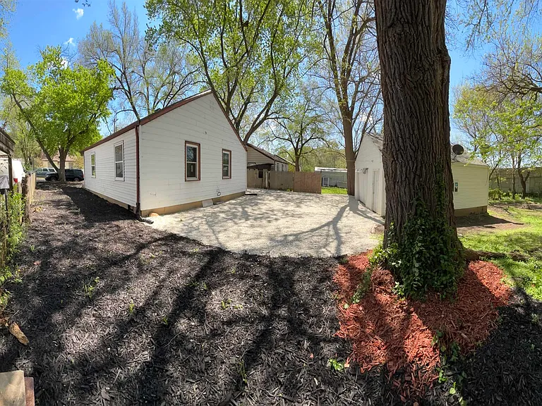 1703 N Valley Ave — Photo 18