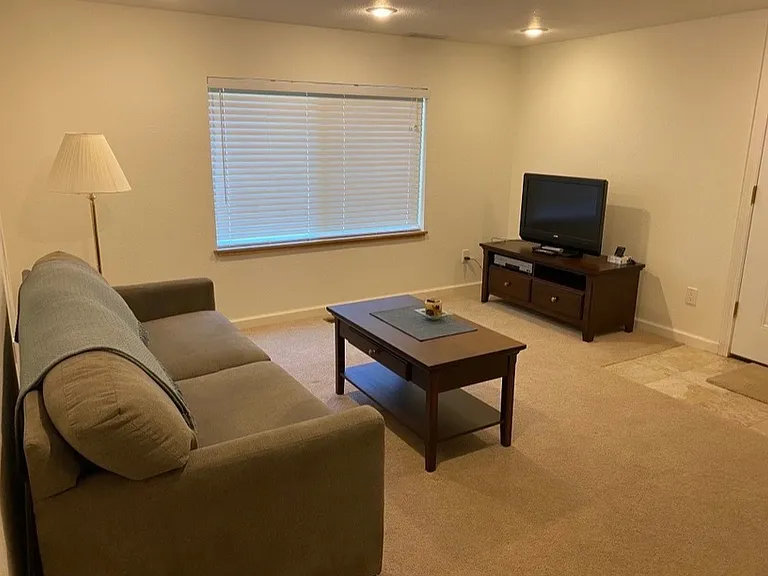 126 Jade Dr — Photo 3