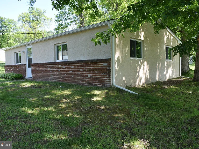 2101 Hill Rd #10 — Photo 4