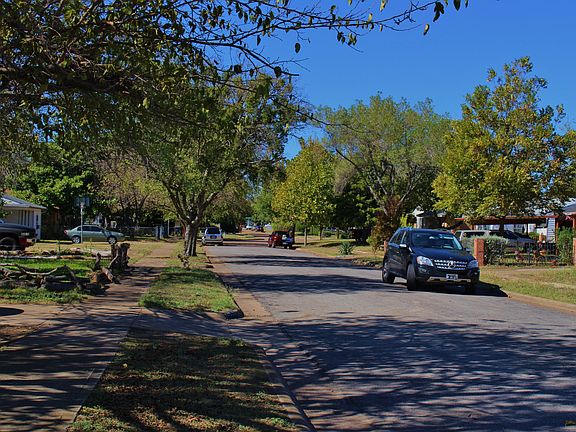 4th image of 4530 Western Oaks Dr