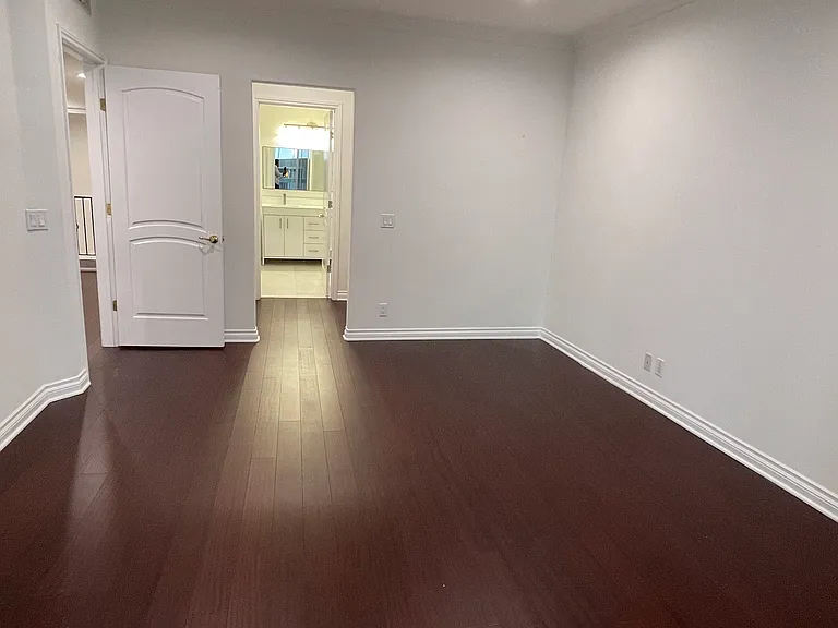 1426 N Laurel Ave #107 — Photo 13