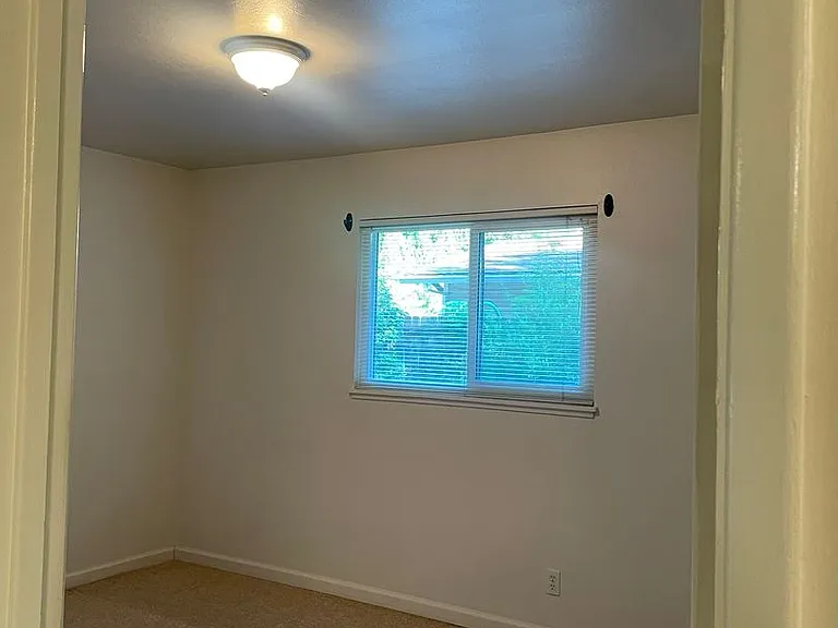 2266 Washington Ave — Photo 10