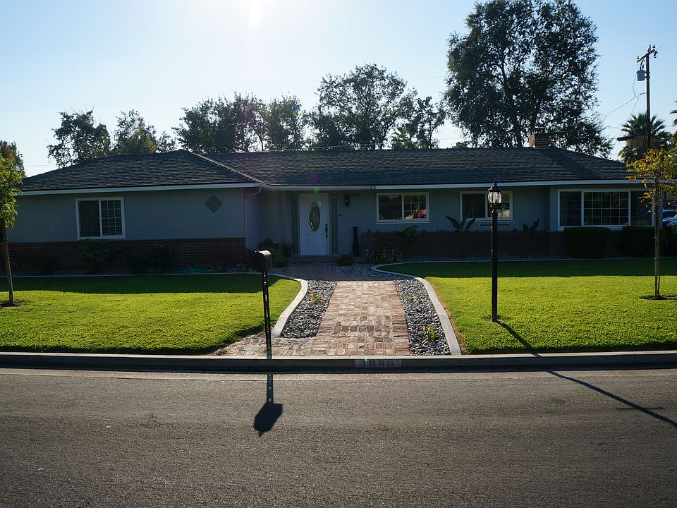 Front of house from Short Dr