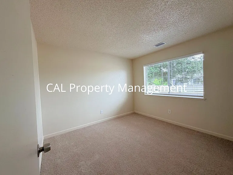 1823-4 Cherokee Dr — Photo 15