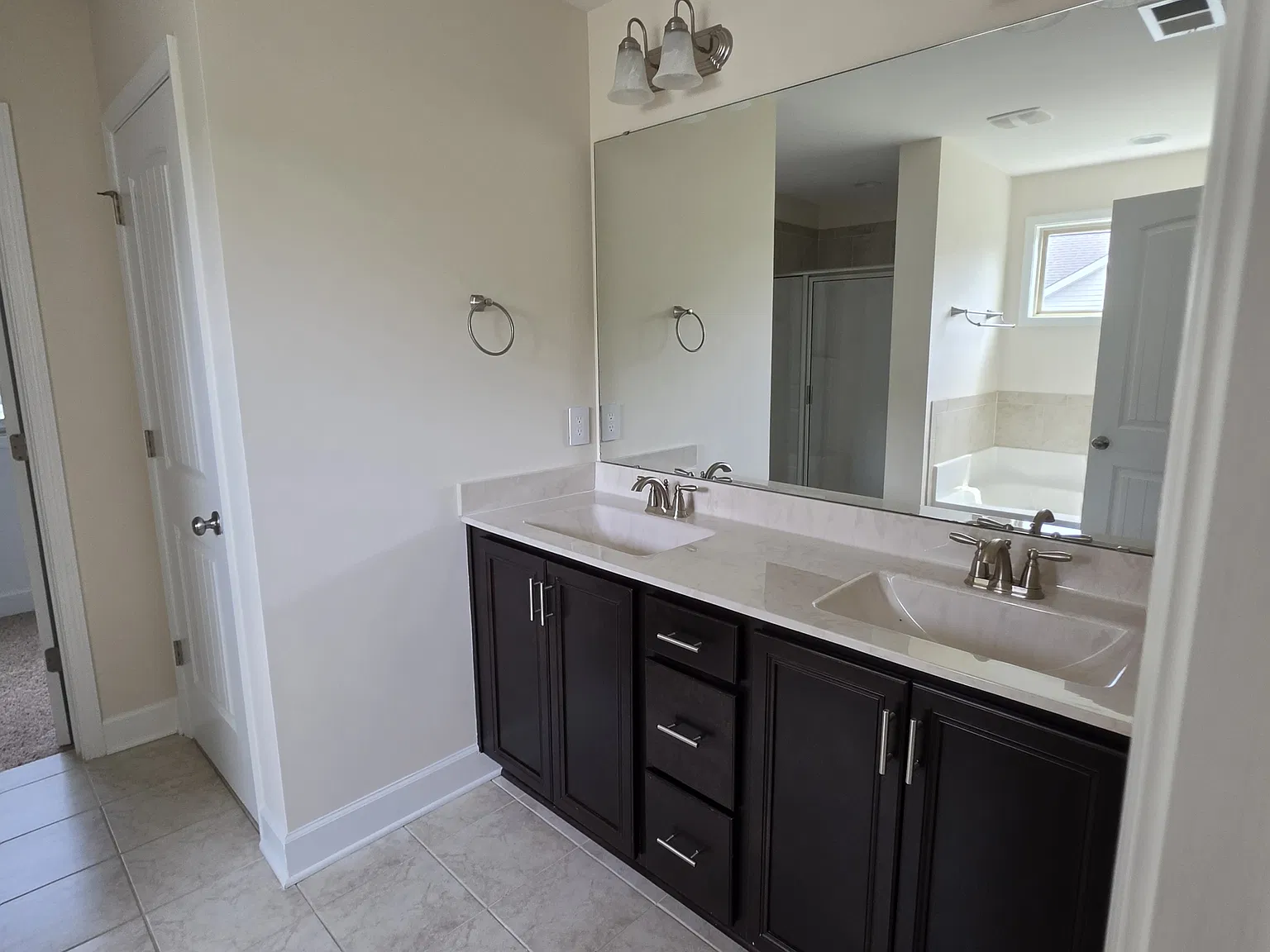 4 bed, 2.5 bath, 2795 sqft, $2,375 — Photo 4