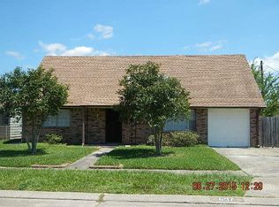 697 Newport Cir, Gretna, LA 70056