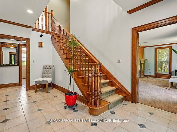 4th image of 891 Rosehill Rd