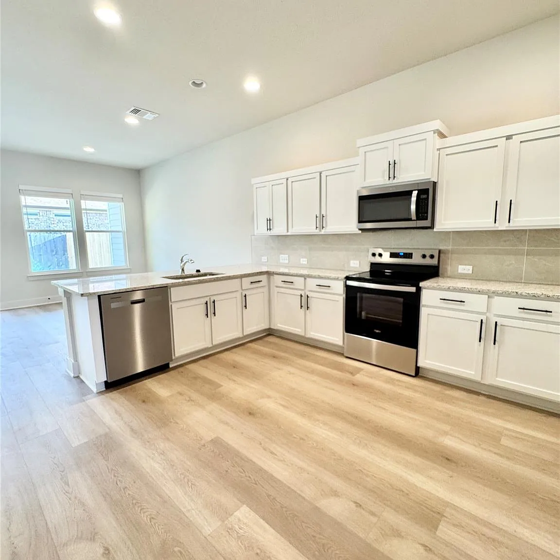 3 bed, $1,600 — Photo 3