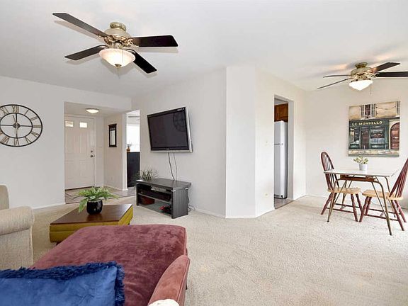3rd image of 209 Green Knoll Ln