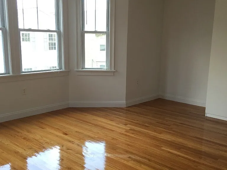 14 Iroquois St #2 — Photo 7