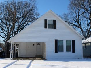 306 Sycamore St, Highland, IL 62249