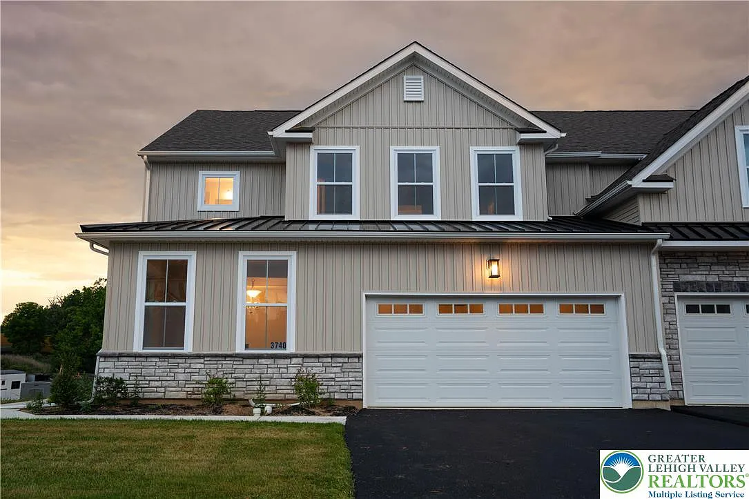 3 bed, 3.5 bath, 2030 sqft, $2,800 — Photo 1