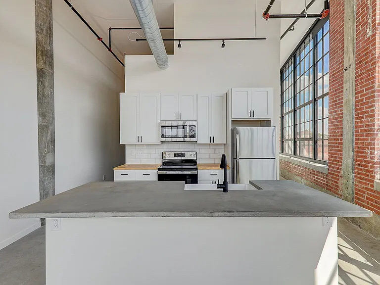 2327 Texas Ave — Photo 7