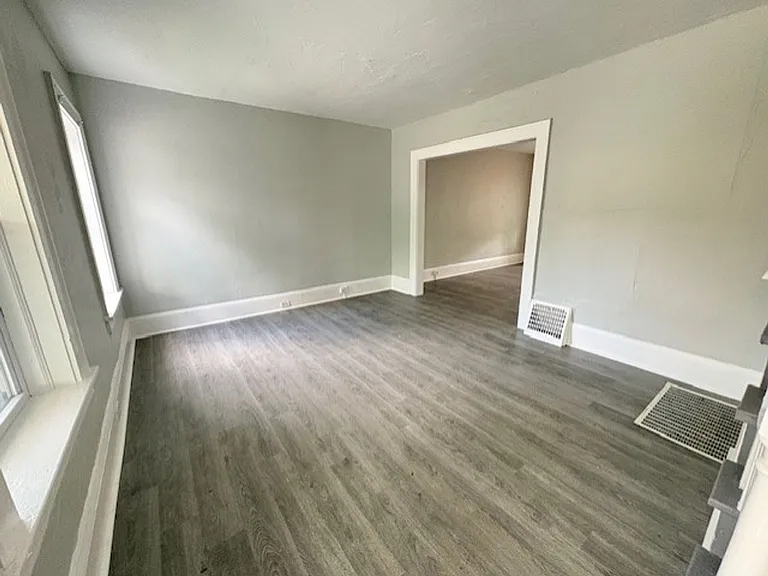 806 Sherman St — Photo 2