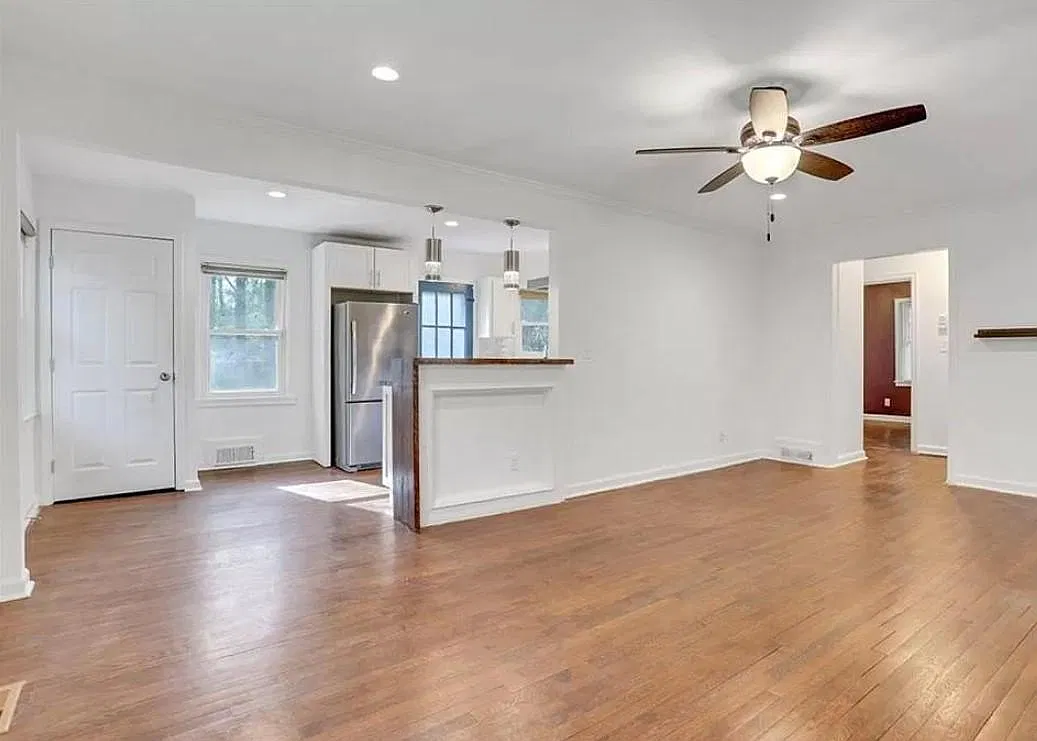 2 bed, 928 sqft, $1,549 — Photo 3
