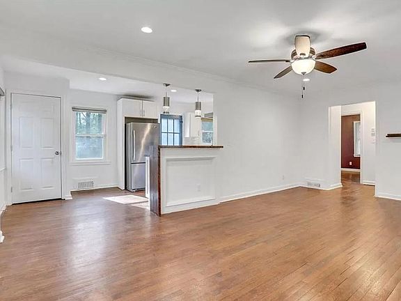 Living room / dining room / kitchen