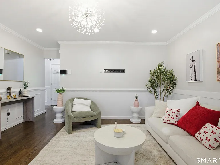 305 Sylvan St — Photo 4