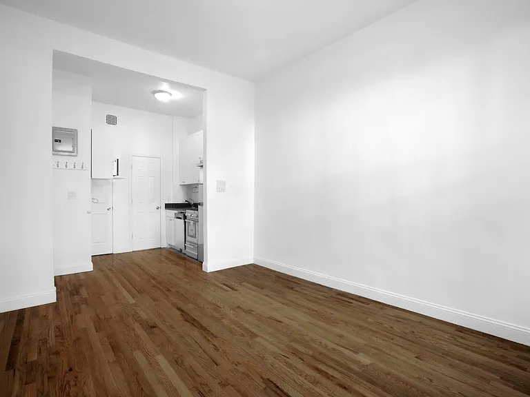 48 Greenwich Ave #1B — Photo 2