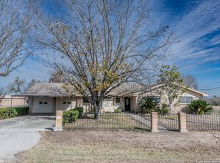 414 State Highway 173 S, Devine, TX 78016