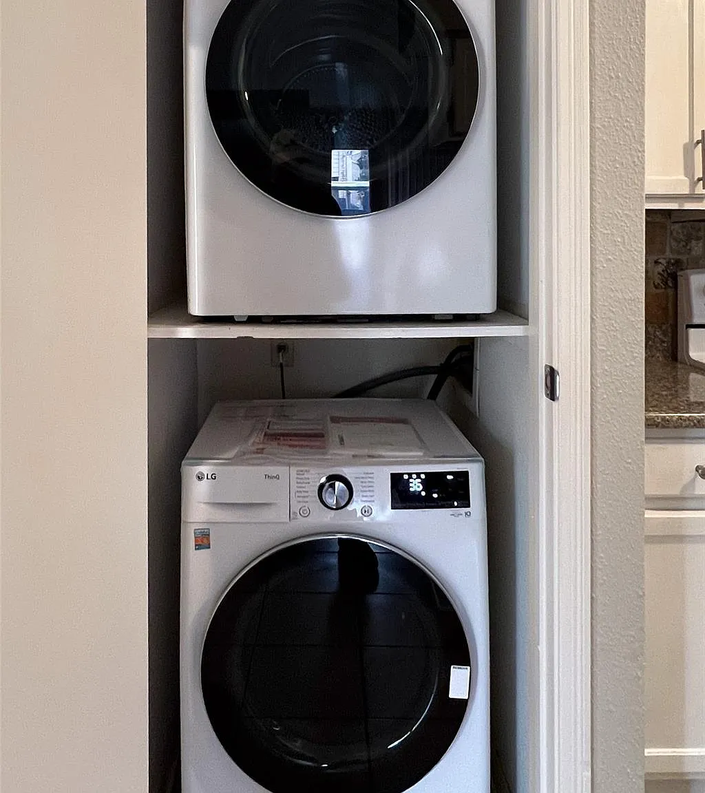 1 bed, 1.5 bath, 893 sqft, $1,200 — Photo 4