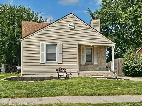 20519 Stafford St, Clinton Township, MI 48035